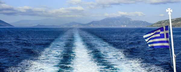 Las aguas del Egeo y la bandera de Grecia - Sputnik Mundo
