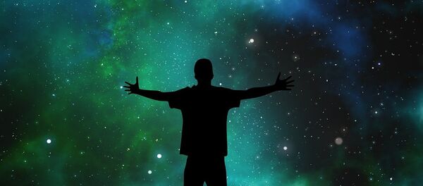 Un hombre mirando el universo (ilustración) - Sputnik Mundo