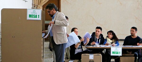 Iván Márquez, del partido FARC, vota en las elecciones legislativas en Colombia - Sputnik Mundo
