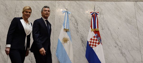 El presidente de Argentina, Mauricio Macri, con la presidenata croata, Kolinda Grabar-Kitarovic - Sputnik Mundo