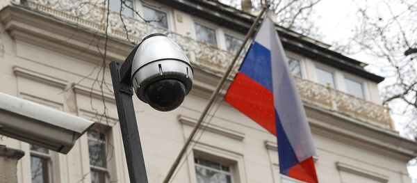 La bandera rusa en la embajada de Rusia en Londres, Reino Unido - Sputnik Mundo