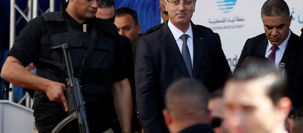 Rami Hamdalá (centro), el primer ministro palestino - Sputnik Mundo