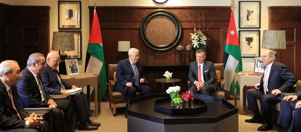 El presidente palestino, Mahmud Abás, y el rey Abdalah de Jordania - Sputnik Mundo