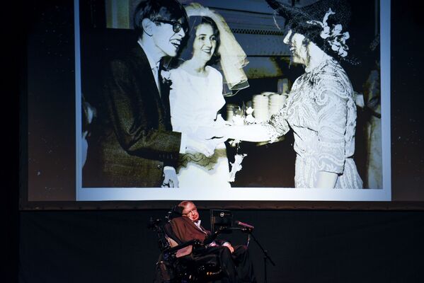 Stephen Hawking: la vida y obra del brillante científico en fotos Stephen Hawking: la vida y obra del brillante científico en fotos - Sputnik Mundo