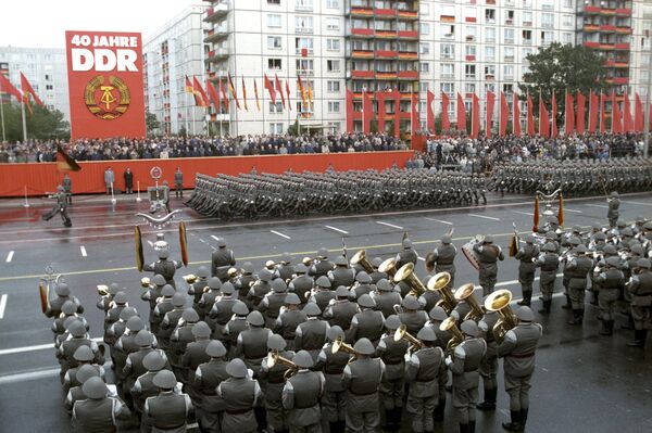 Un desfile militar en Alemania del Este (archivo) - Sputnik Mundo