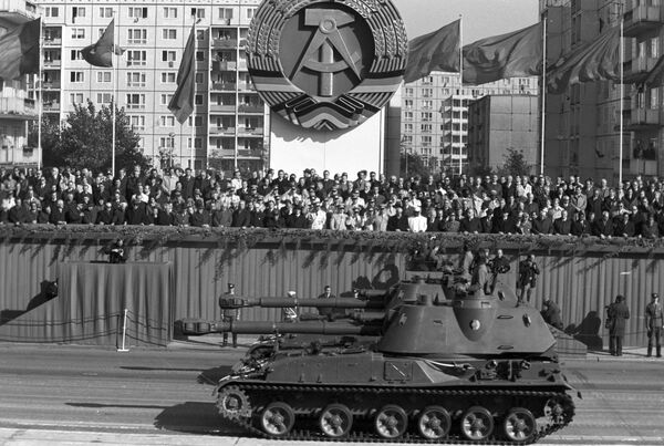 Un desfile militar en Alemania del Este (archivo) - Sputnik Mundo