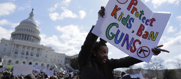 Manifestación de estudiantes que exigen el control estricto de la venta de armas en EEUU - Sputnik Mundo