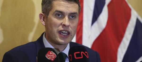 Gavin Williamson, ministro de Defensa británico - Sputnik Mundo