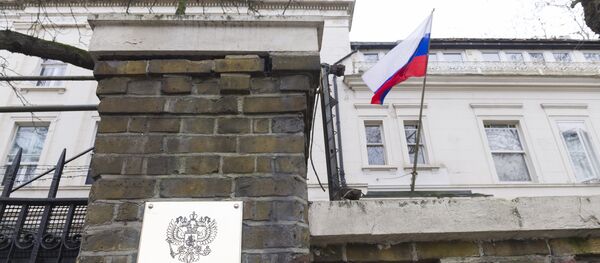 La bandera rusa en la embajada de Rusia en Londres, Reino Unido La bandera rusa en la embajada de Rusia en Londres, Reino Unido - Sputnik Mundo