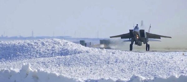 MiG-31 durante el ensayo del sistema de misiles Kinzhal - Sputnik Mundo