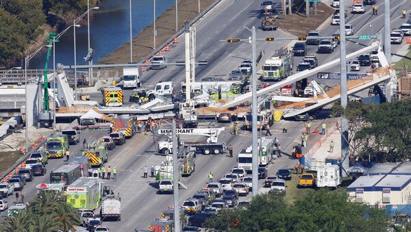 Un puente colapsado en Miami - Sputnik Mundo