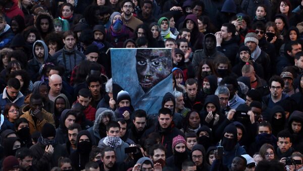 Protesta en Madrid por la muerte de un mantero - Sputnik Mundo