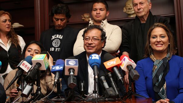 Gustavo Petro, candidato presidencial colombiano - Sputnik Mundo
