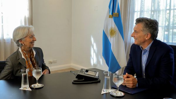 El presidente de Argentina, Mauricio Macri, junto a la directora del Fondo Monetario Internacional, Christine Lagarde El presidente de Argentina, Mauricio Macri, junto a la directora del Fondo Monetario Internacional, Christine Lagarde - Sputnik Mundo