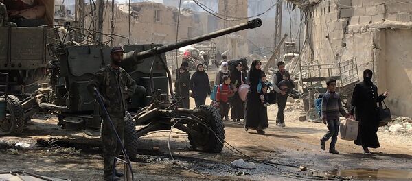 Civiles abandonaron Guta Oriental, el suburbio de Damasco, la capital de Siria - Sputnik Mundo