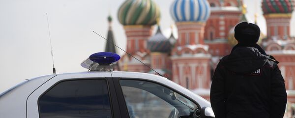 Un policía ruso en la Plaza Roja en Moscú - Sputnik Mundo