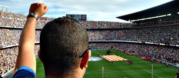 Hinchas en un juego de fútbol (imagen referencial) - Sputnik Mundo