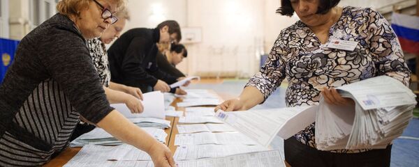 El recuento de votos en las elecciones presidenciales de Rusia - Sputnik Mundo