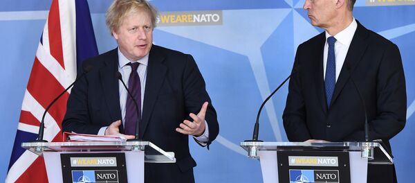 El ministro de Asuntos Exteriores del Reino Unido, Boris Johnson, y el secretario general de la OTAN, Jens Stoltenberg - Sputnik Mundo