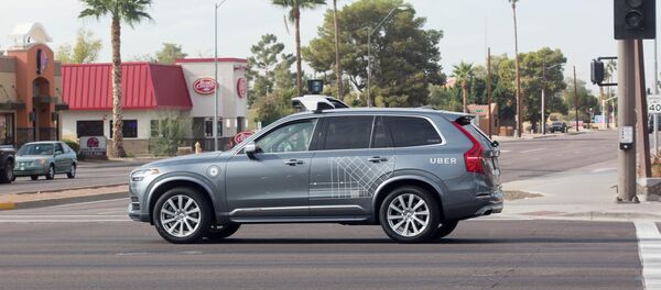 Un vehículo autónomo Volvo de la empresa Uber - Sputnik Mundo