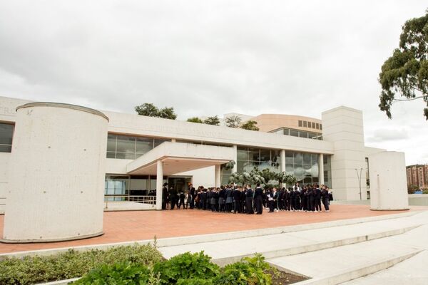 Participantes del proyecto 'Cien mil niños al Mayor' del Teatro Mayor de Bogotá  - Sputnik Mundo