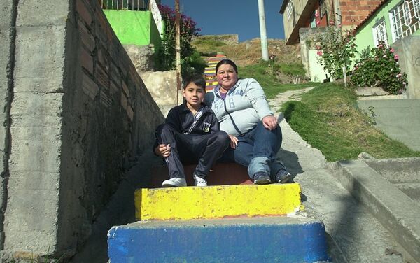 Participantes del proyecto 'Cien mil niños al Mayor' del Teatro Mayor de Bogotá - Sputnik Mundo