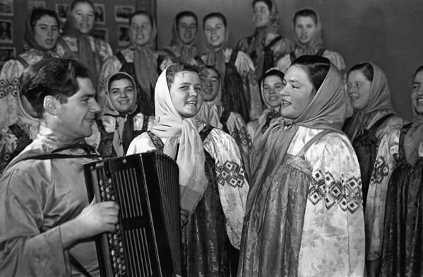 Felicidad a la soviética: ¿qué divertía a los habitantes de la URSS? - Sputnik Mundo