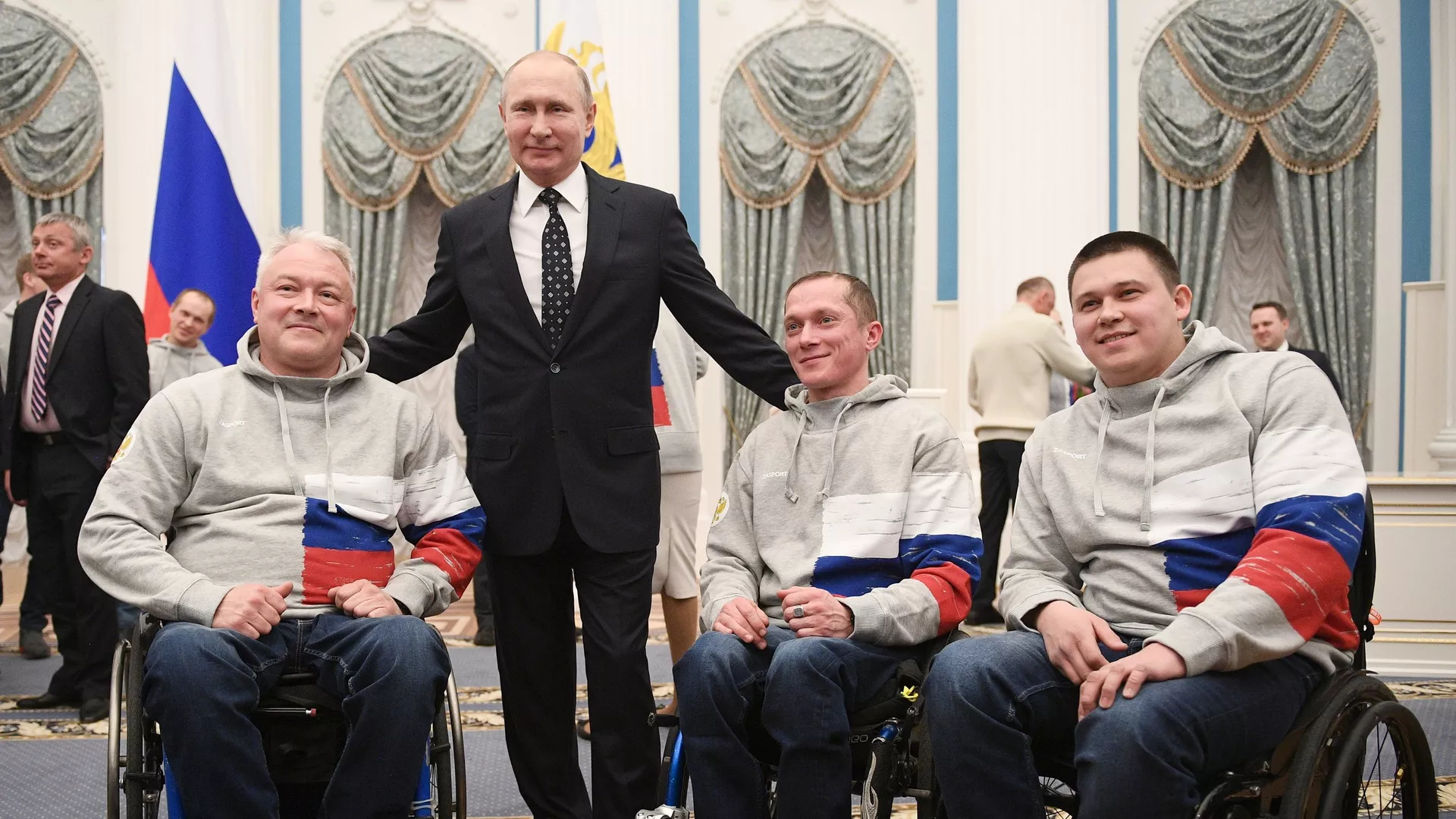 Vladímir Putin, presidente de Rusia, se reune con deportistas paralímpicos rusos Vladímir Putin, presidente de Rusia, se reune con deportistas paralímpicos rusos - Sputnik Mundo, 1920, 16.11.2022