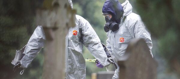 Un equipo de militares británicos investigan el caso de intoxicación de Skripal y su hija Un equipo de militares británicos investigan el caso de intoxicación de Skripal y su hija - Sputnik Mundo