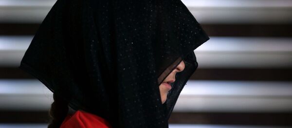 Una joven yazidí (imagen referencial) - Sputnik Mundo