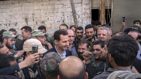 Bashar Asad, presidente de Siria, visita a los militares en Guta Oriental, marzo de 2018 Bashar Asad, presidente de Siria, visita a los militares en Guta Oriental, marzo de 2018 - Sputnik Mundo