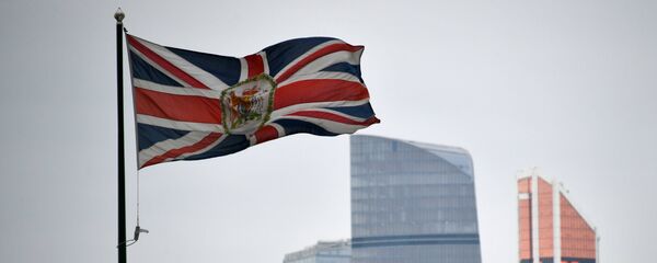 La bandera del Reino Unido en la embajada británica en Moscú - Sputnik Mundo