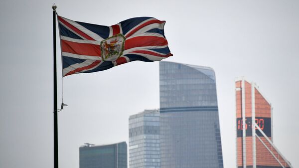 La bandera del Reino Unido en la Embajada británica en Moscú - Sputnik Mundo