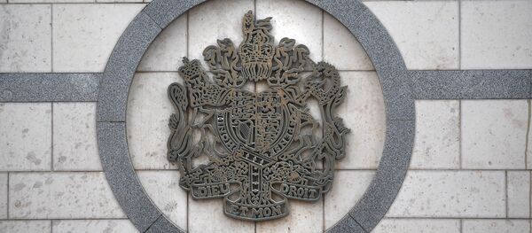El escudo del Reino Unido en la embajada británica en Moscú - Sputnik Mundo