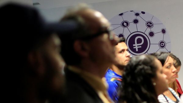 Logo de la nueva criptomoneda venezolana Petro Logo de la nueva criptomoneda venezolana Petro - Sputnik Mundo