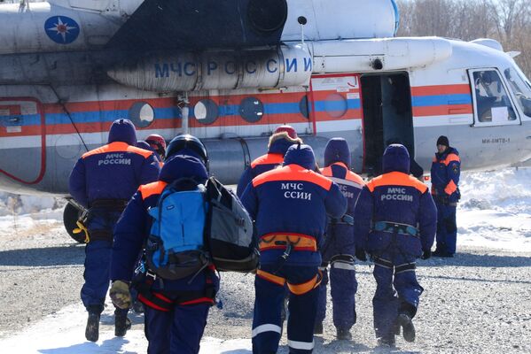 Así se preparan los paracaidistas del Ministerio de Emergencias de Rusia - Sputnik Mundo