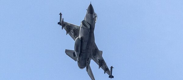 Un avión israelí F-16 (archivo) Un avión israelí F-16 (archivo) - Sputnik Mundo