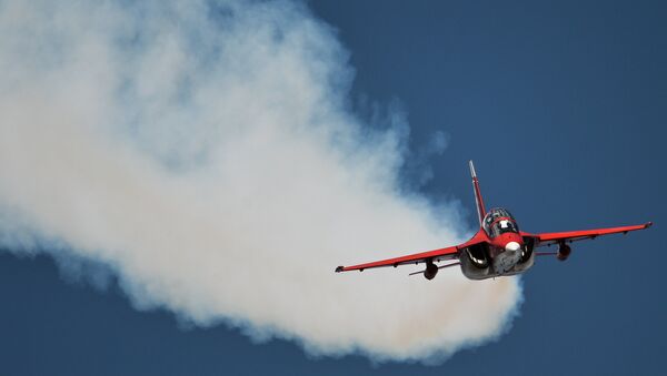 Un avión de entrenamiento ruso Yak-130 durante un vuelo de demostración (archivo) - Sputnik Mundo