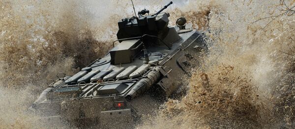 Duras pruebas para los nuevos vehículos blindados de personal en el Lejano Oriente ruso - Sputnik Mundo