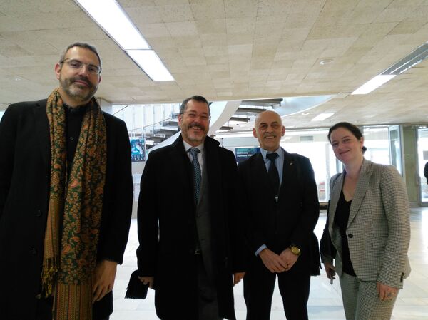 De izquierda a derecha: Manuel Forcano, Josep - Anton Fernàndez, Víctor Sújov y Anna Bakánova, profesora del catalán - Sputnik Mundo