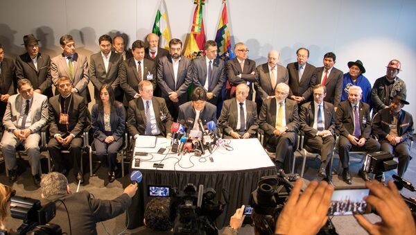 La delegación boliviana durante la rueda de prensa tras la apertura de la audiencia en la Corte Internacional de Justicia (CIJ) en La Haya - Sputnik Mundo