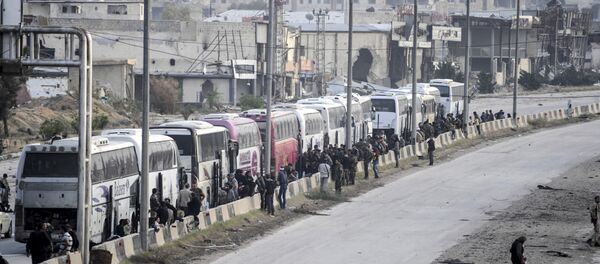 La evacuación de los civiles de Guta Oriental, Siria - Sputnik Mundo