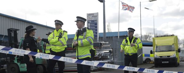 Policías británicos en Salisbury, Inglaterra - Sputnik Mundo