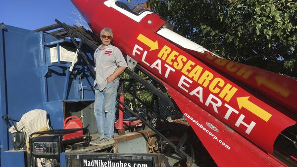 Mike Hughes, el 'científico' que cree que la Tierra es plana - Sputnik Mundo