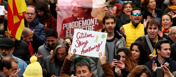 Los catalanes protestan tras la detención de Puigdemont - Sputnik Mundo
