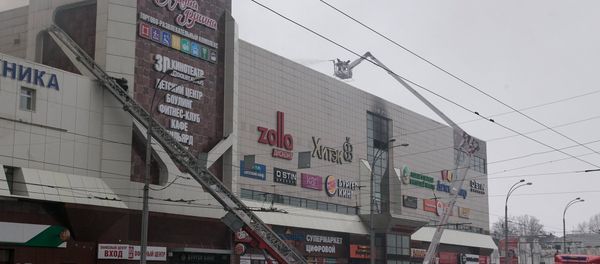 El incendio en un centro comercial de la ciudad rusa de Kémerovo El incendio en un centro comercial de la ciudad rusa de Kémerovo - Sputnik Mundo