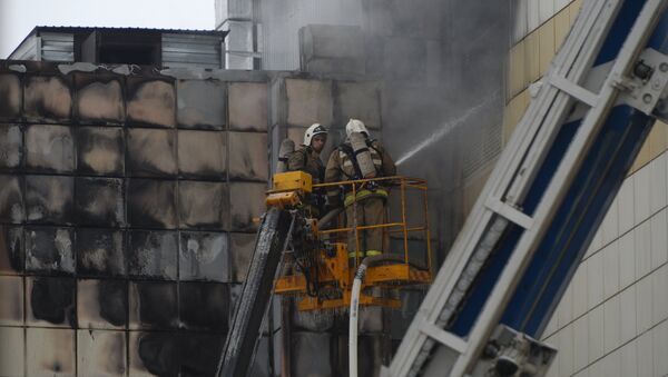 El incendio en un centro comercial de la ciudad rusa de Kémerovo - Sputnik Mundo