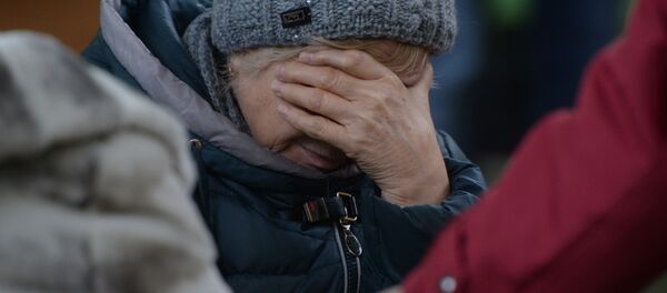 Familiar de uno de los desaparecidos en el incendio en el centro comercial en Kémerovo - Sputnik Mundo