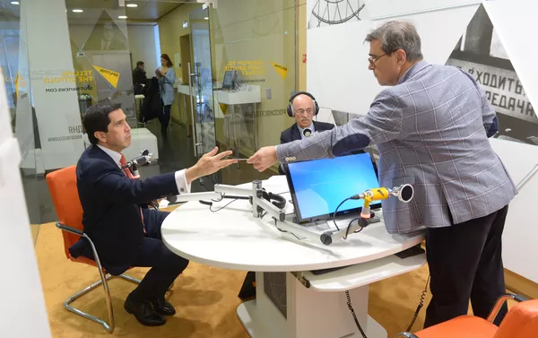 Momentos previos a la entrevista Momentos previos a la entrevista - Sputnik Mundo