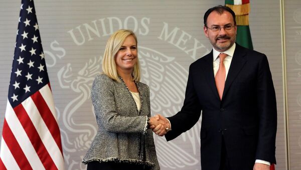 Secretaría de Seguridad Interna de EEUU, Kirstjen Nielsen, y canciller de México, Luis Videgaray - Sputnik Mundo